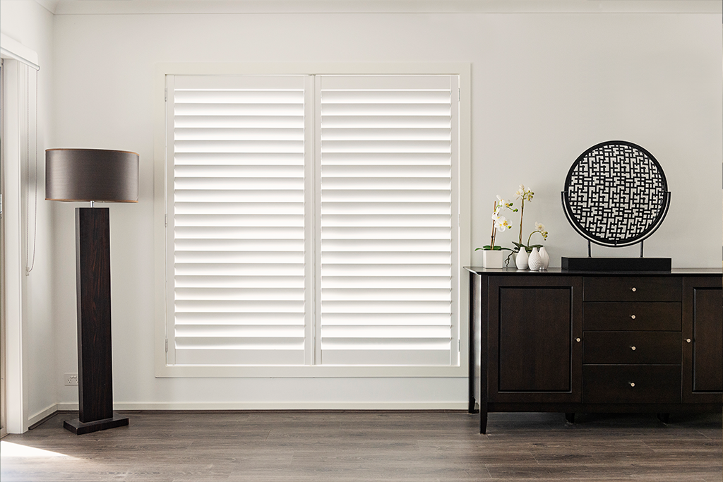 interior-aluminium-shutters-living-room